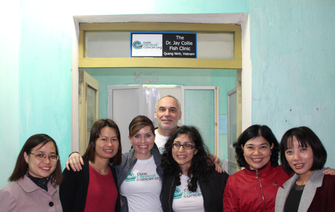 “Dr. Jay Collie Fish Clinic” in Uong Bi